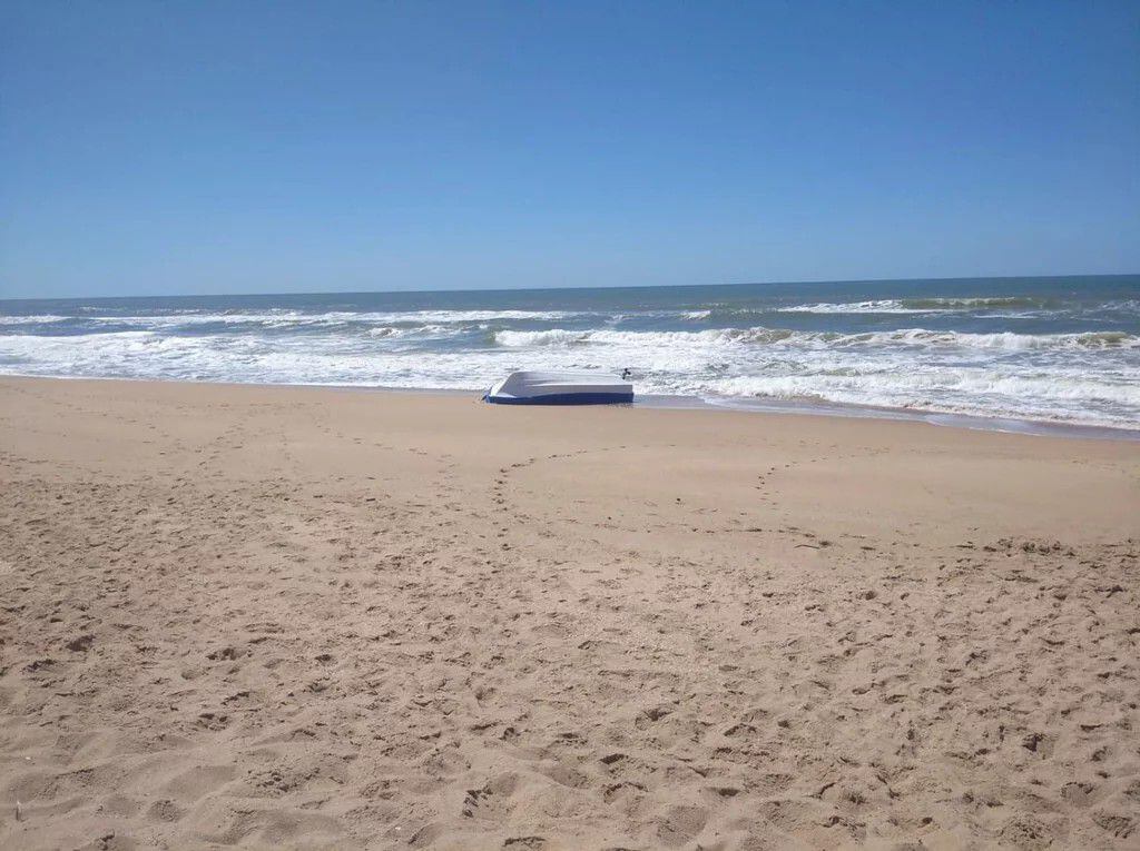 La policía había iniciado un operativo de búsqueda por tierra y aire tras la denuncia de la familia de Cancela, que no sabía nada de ella desde las 15:30 del martes, cuando fue vista por última vez en Playa Brava junto a su ex pareja.