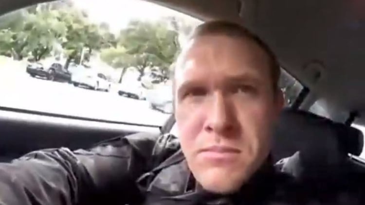 Brenton Tarrant se filmó perpetrando la masacre en dos mezquitas de Nueva Zelanda el 15 de marzo de 2019 y también anticipó esta matanza en el foro 8chan.