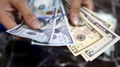 La brecha cambiaria volvió al 8 de octubre.  (Reuters)