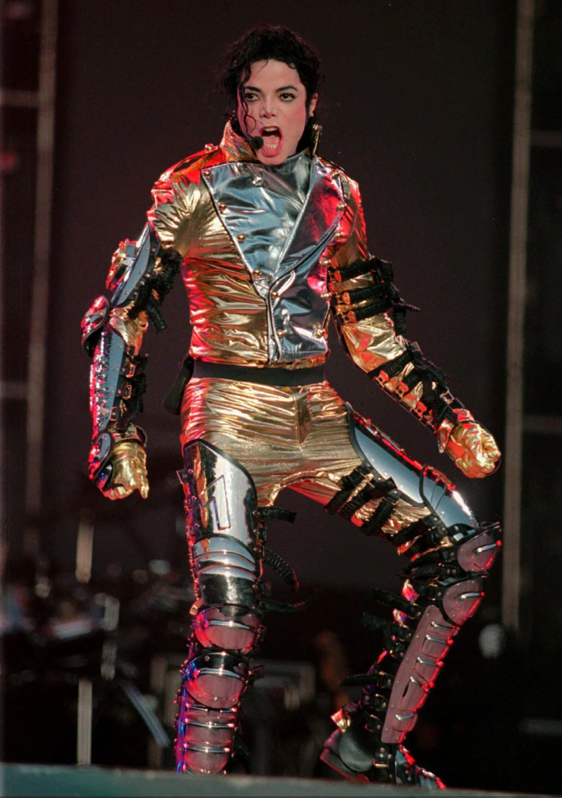 Michael Jackson cantando en su show de apertura del “HIStory Tour Part II” que realizó en Alemania y Europa (Mayo de 1997)