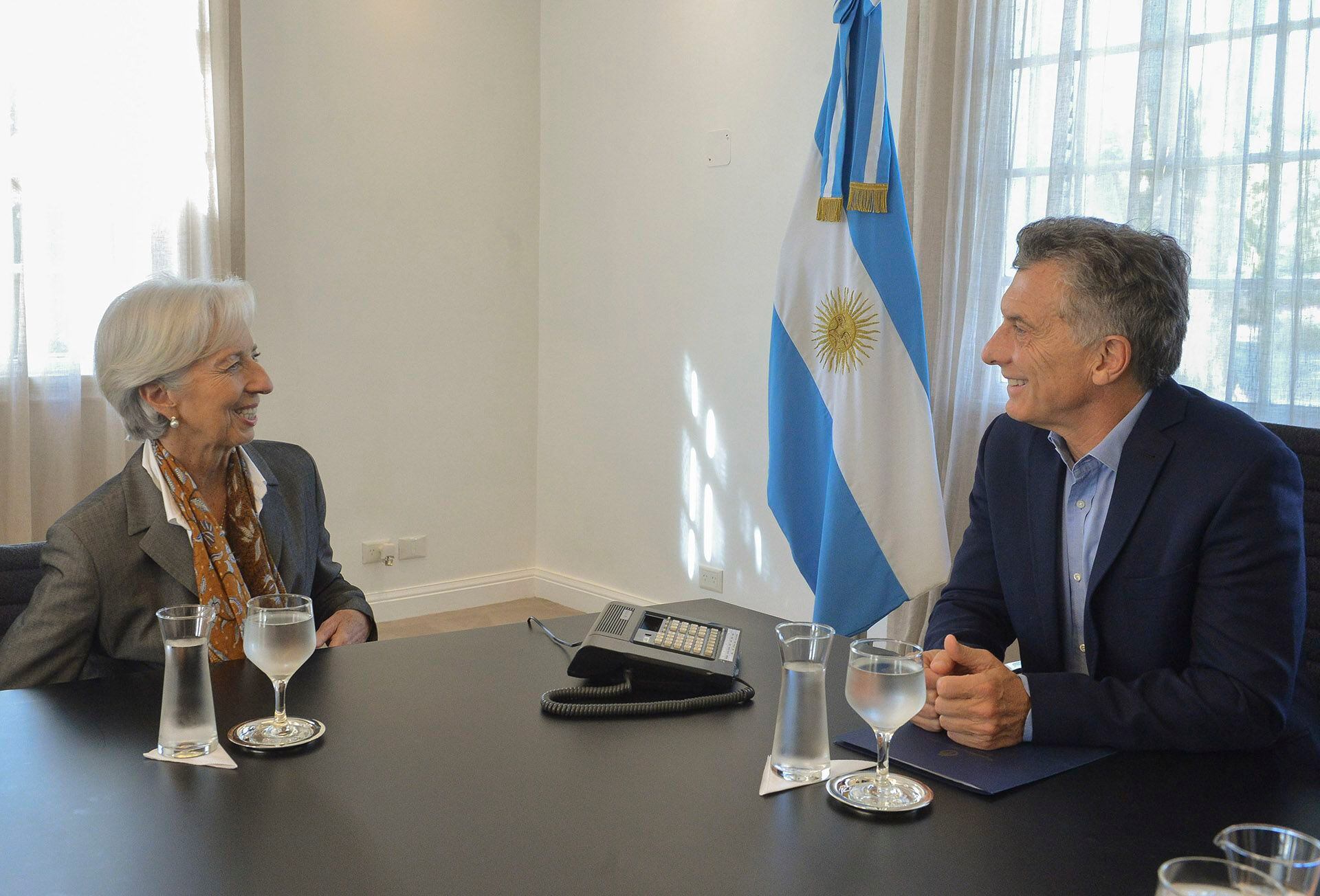 Macri con la exdirectora del FMI, Christine  Lagarde. "En el FMI Macri evoca un acuerdo fracasado y cuya aprobación fue forzada gracias a la especial relación que tuvo con Trump", dijo Torres, que consideró el anuncio "una muy buena noticia".
Foto NA zzzz
