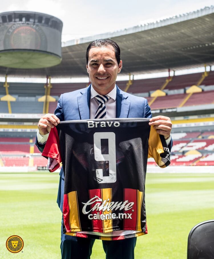 Omar Bravo es jugador de los Leones Negros desde el año pasado (Foto: Twitter @leonesnegroscf)