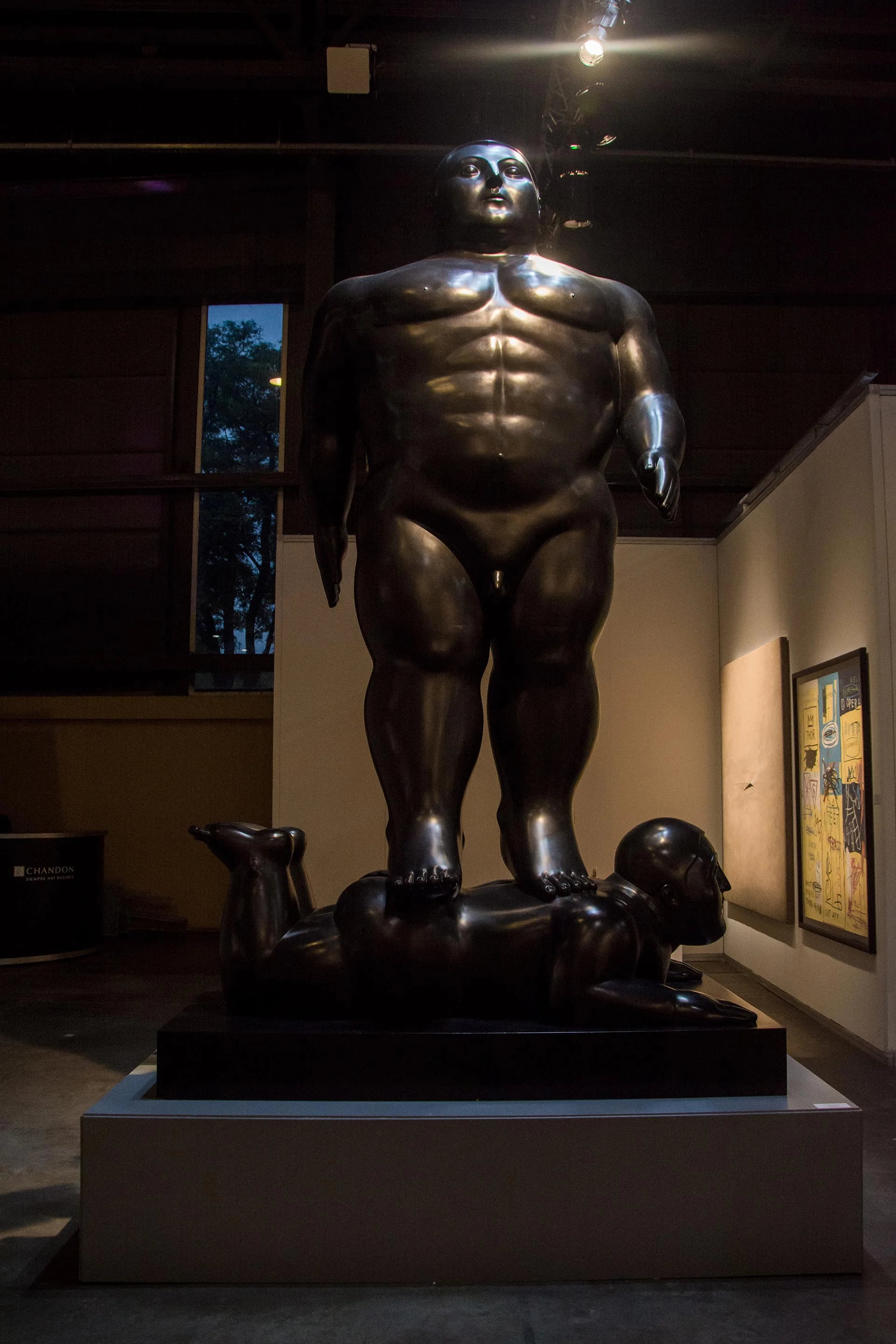 Esta obra de Botero es la más fotografiada de la feria. (Lali Agüero)