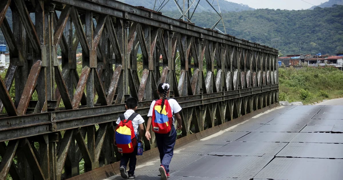 Venezuela left without teachers: The black future in education left by the Maduro regime