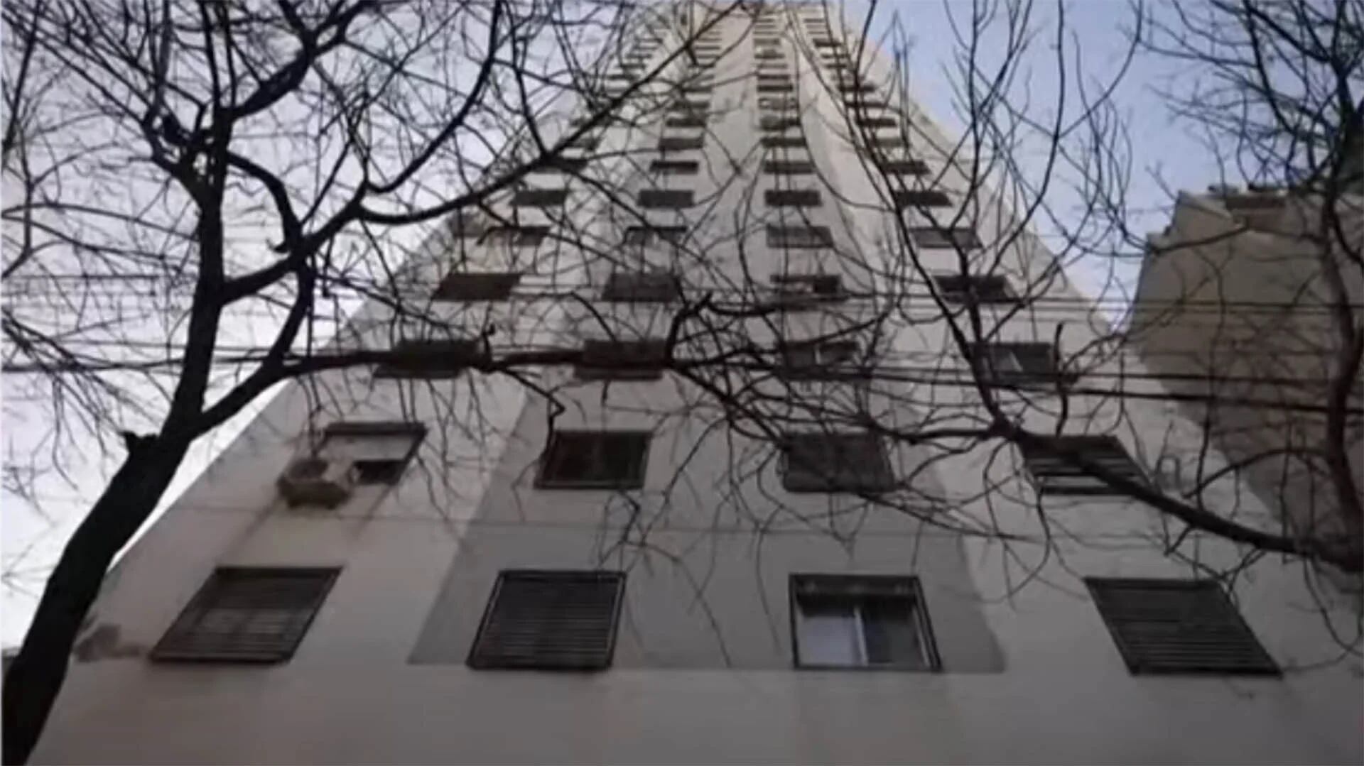 Sin ascensores en un edificio de 22 pisos: vecinos denuncian que el administrador se quedó con la plata del mantenimiento 