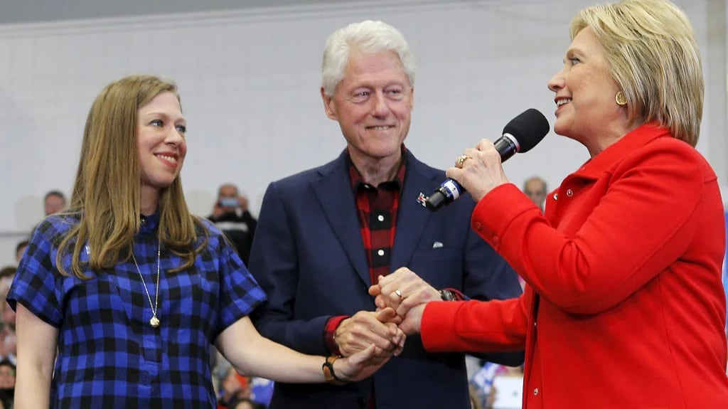 Hillary y su esposo Bill Clinton, ex mandatario de EEUU(Reuters)