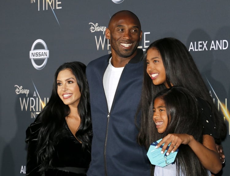 Kobe Bryant, junto a su esposa Vanessa Laine, e hijas Gianna Bryant y Natalia Bryant (Photo by Lumeimages/Shutterstock)