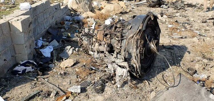 Foto del miércoles de restos del avión de Ukraine International Airlines que se desplomó poco después de despegar de Teherán