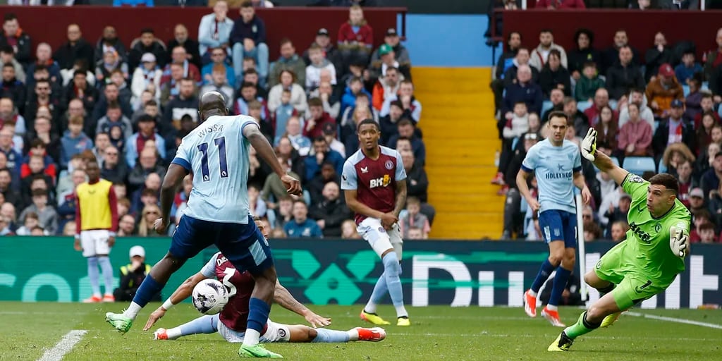 Los tres goles en 9 minutos que recibió el Dibu Martínez en el frenético empate del Aston Villa