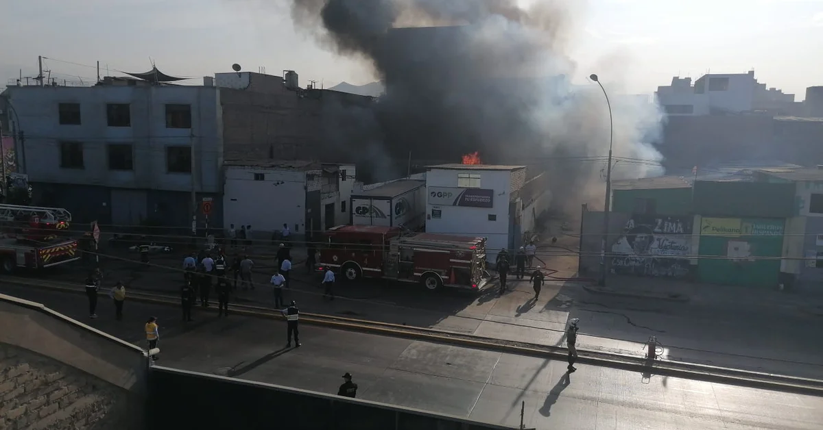 Fire in La Victoria: Firefighters control the incident at a chemical warehouse near ‘Matute’