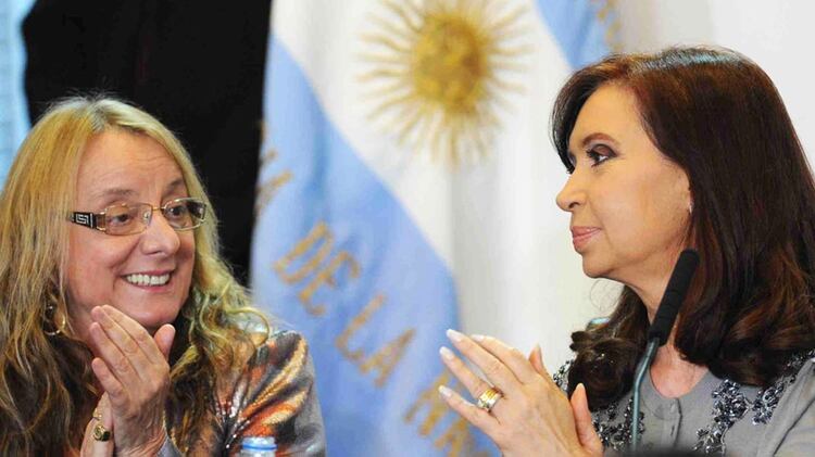 Cristina Kirchner y la gobernadora santacruceña (Télam)