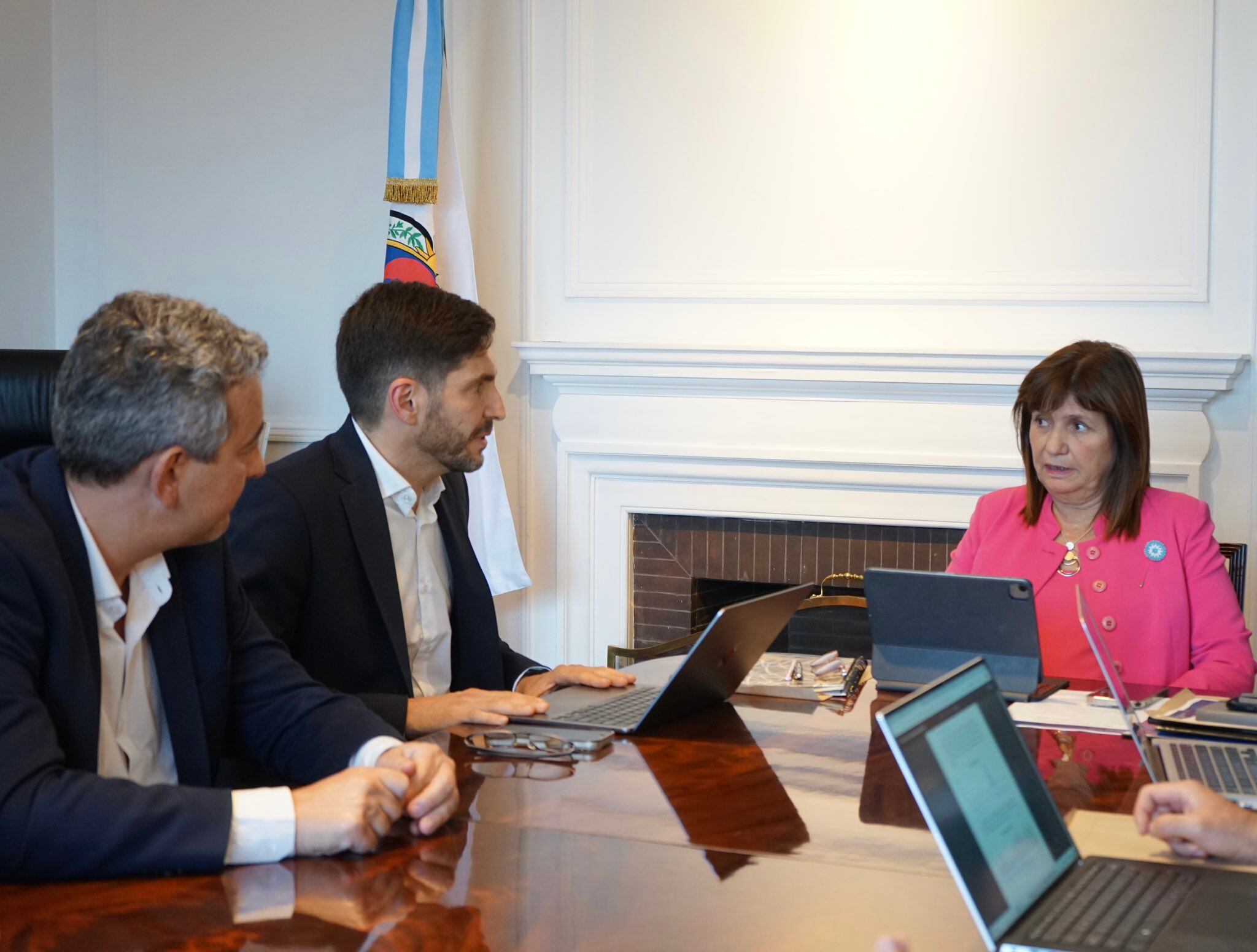 Patricia Bullrich se reunió con Pullaro y Pablo Javkin