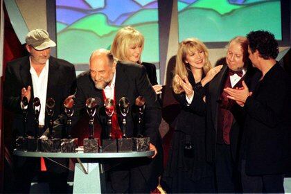 Los miembros de Fleetwood Mac en el podio del Rock and Roll Hall of Fame