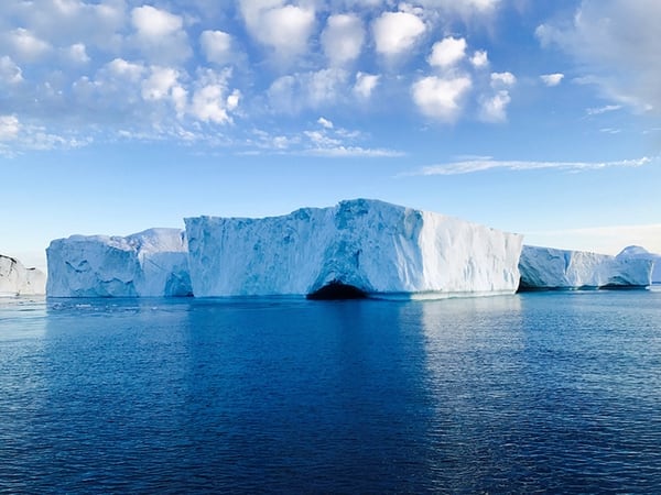 El tercer lugar es para Peng Ju Tang (China) con “Serenity” (Serenidad) por el retrato de icebergs hecho con un iPhone 7 Plus, en Ilulissat, Groenlandia.