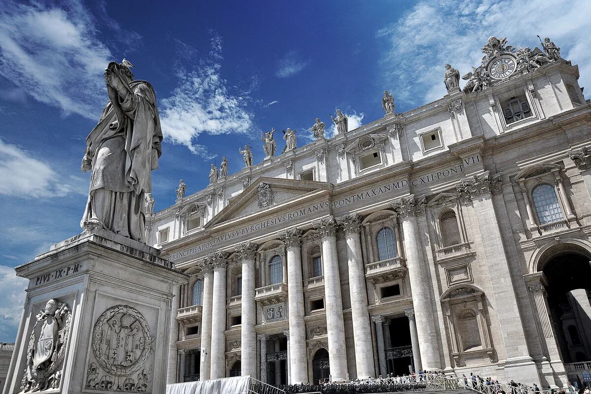 Un Nuevo Escándalo De Corrupción Sacude Al Vaticano Cinco Altos Funcionarios Fueron Suspendidos 