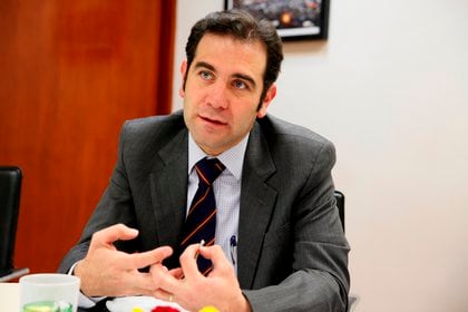 El Presidente del Instituto Nacional Electoral (INE) Lorenzo Córdova, durante una entrevista (Foto: EFE/Jorge Núñez/Archivo)
