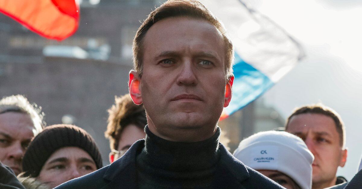 Alexei Navalny returns to Russia despite threats from the Putin government