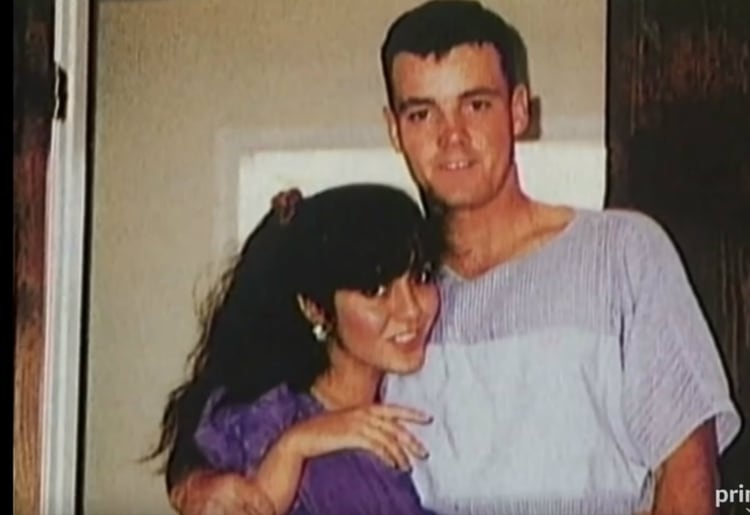 Lorena y John Bobbitt se hicieron mundialmente famosos en 1993 (Captura Amazon Prime YouTube)