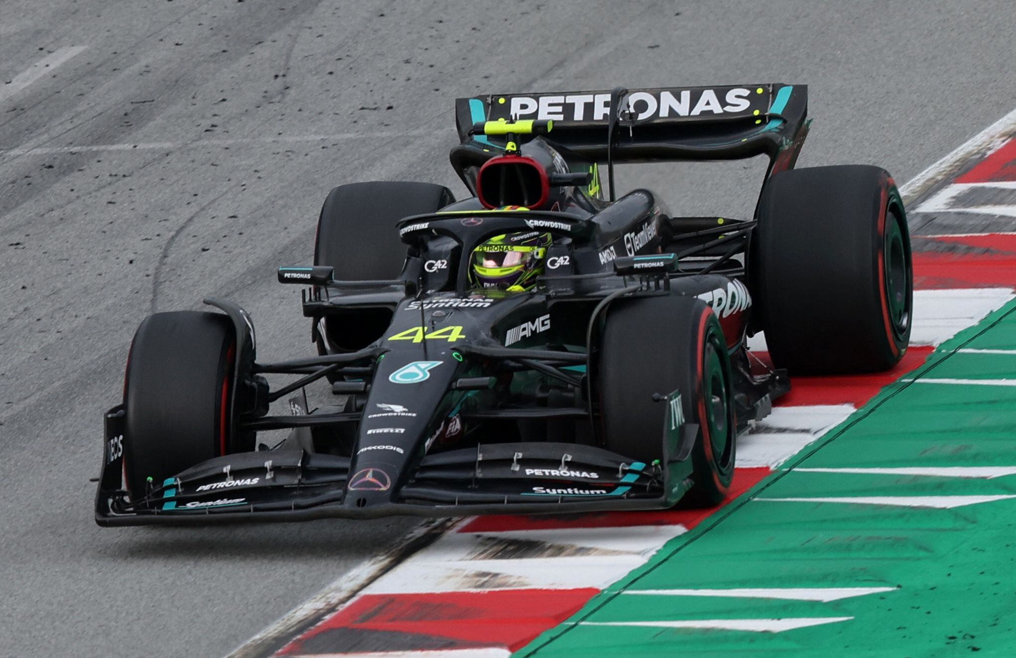 Lewis Hamilton en acción durante el Gran Premio de España (REUTERS/Nacho Doce)