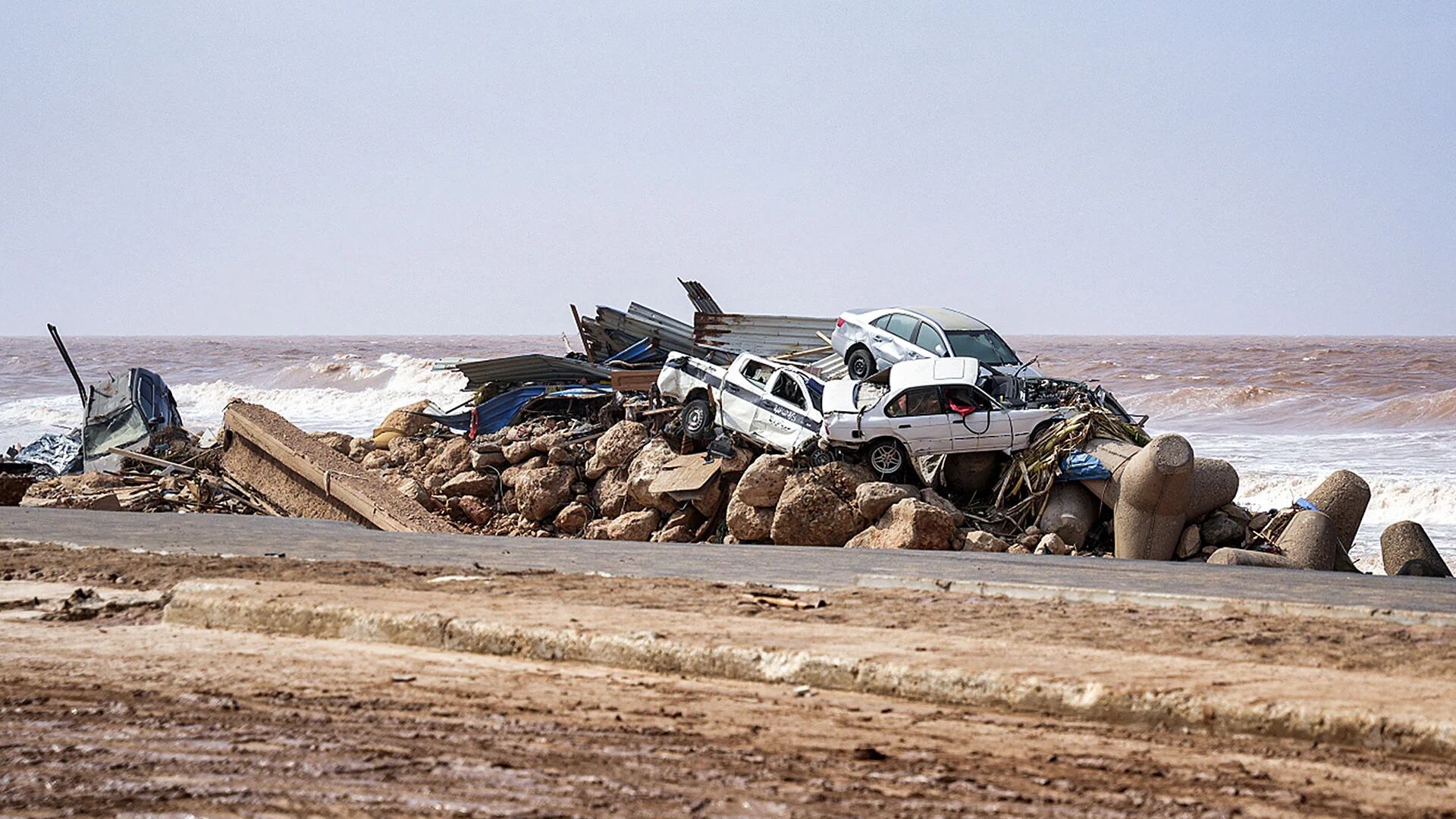 15 imágenes del impactante paso de la tormenta Daniel por Libia 