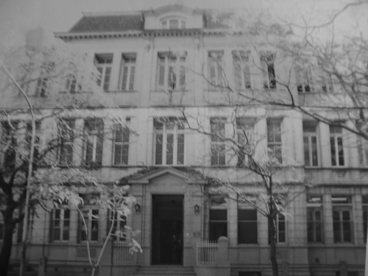El frente del colegio, a través de fotos recuperadas por ex alumnos del instituto alemán