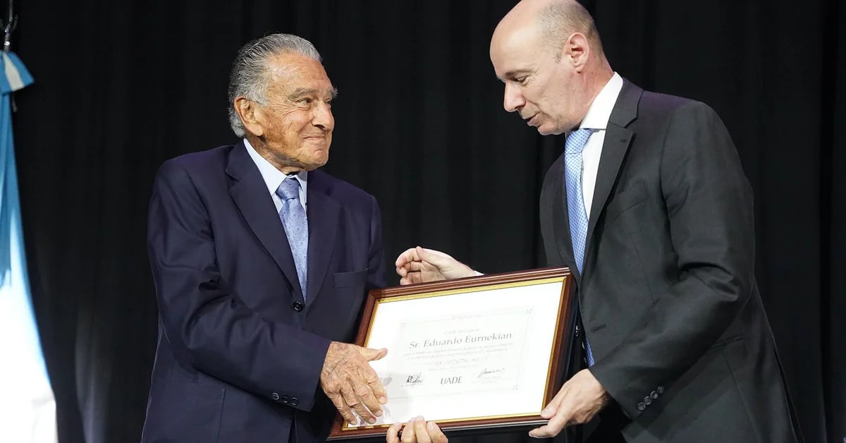 Eduardo Ornickian ha ricevuto un dottorato honoris causa dall’Universidade Argentina de la Empresa