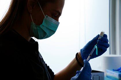 Hoy hay 9 vacunas aprobadas que se están aplicando en todo el mundo.  REUTERS/Vincent West