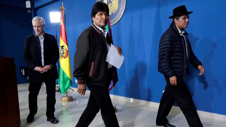 La ley aprobada recientemente le impide a Evo Morales y su vice Álvaro García Linera presentarse en las nuevas elecciones (REUTERS/Manuel Claure)