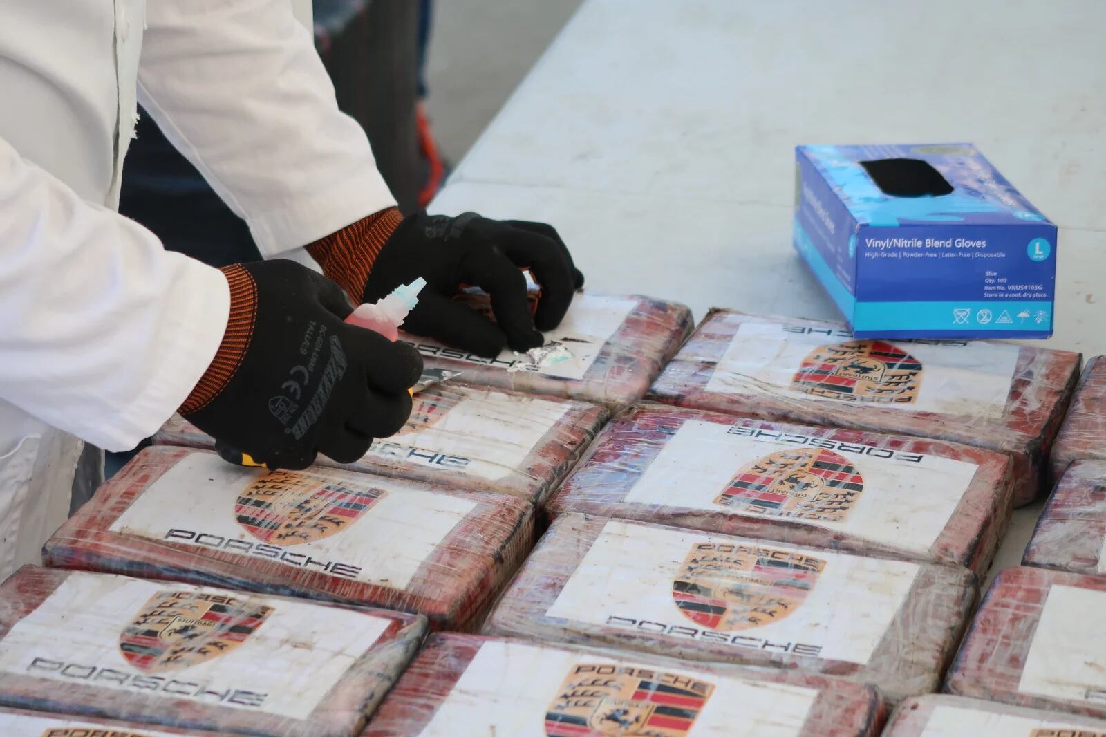 La Semar informó que personal de la Décimo Sexta Región Naval, con sede en Puerto Chiapas, Chiapas, aseguró ocho bultos con 40  paquetes cada uno, dando un total de 320 paquetes Foto: Marina