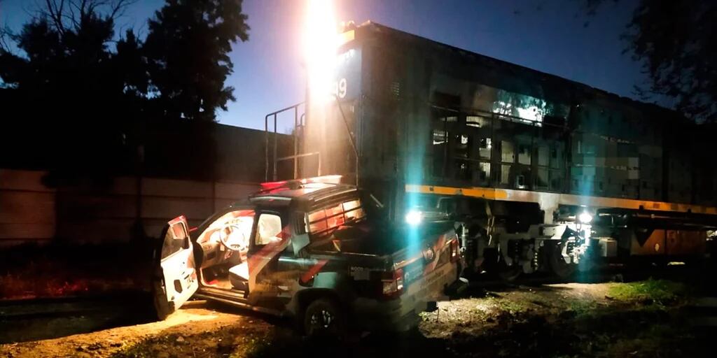 El impactante momento en que una camioneta fue embestida por un tren en la ciudad de Córdoba