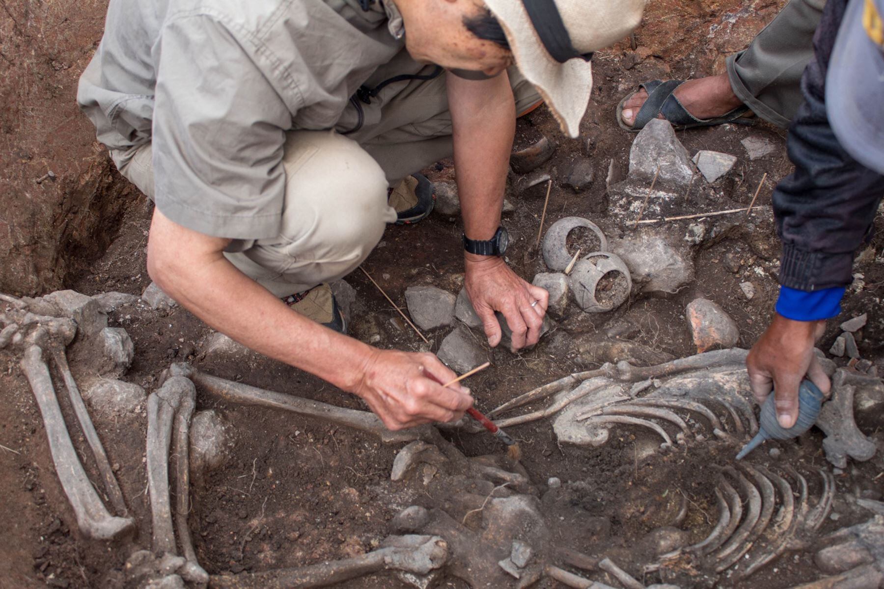 Arqueólogos en Cajamarca hallan la tumba del 'Sacerdote de Pacopampa' - Perú - Crédito: Agencia Andina.