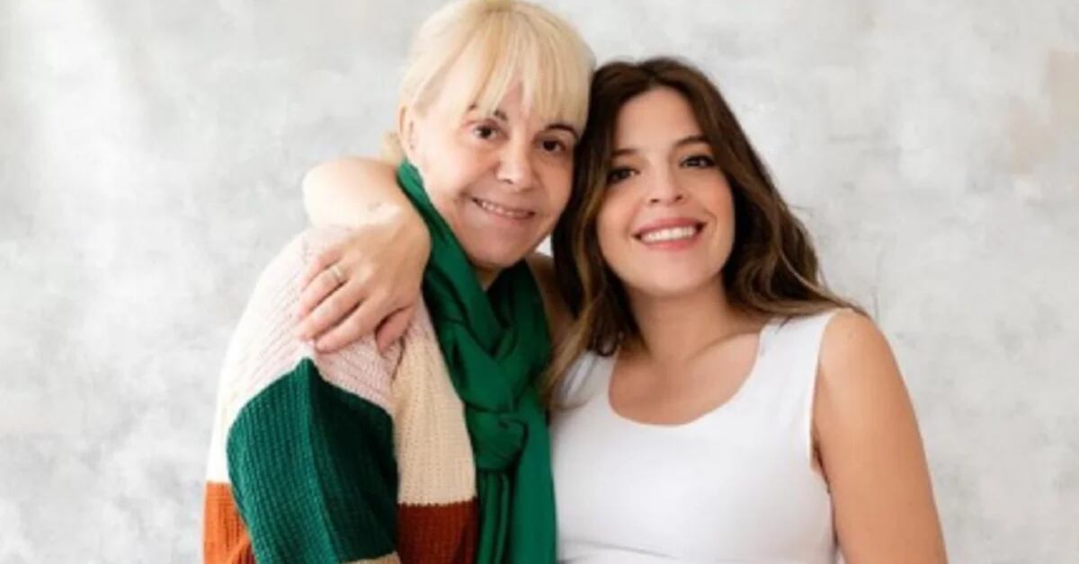 Il bel lavoro di Claudia Villavini con la nipote Azul, la figlia appena nata di Dalma Maradona