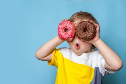 Las nuevas pautas incluyen la recomendación del comité científico de que los niños menores de dos años no consuman azúcares añadidos en absoluto (Shutterstock)