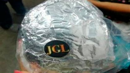 Envueltas en papel aluminio y dentro de una bolsa de plástico, tenían las letras “JGL”, siglas de Joaquín Guzmán Loera, estampadas (Foto: Twitter@SoySalmon76)