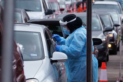 El gobierno de Texas envió a 900 profesionales de la salud a El Paso y operó un hospital de 50 camas para el Centro Cívico (Foto: Paul Rodge / REUTERS)