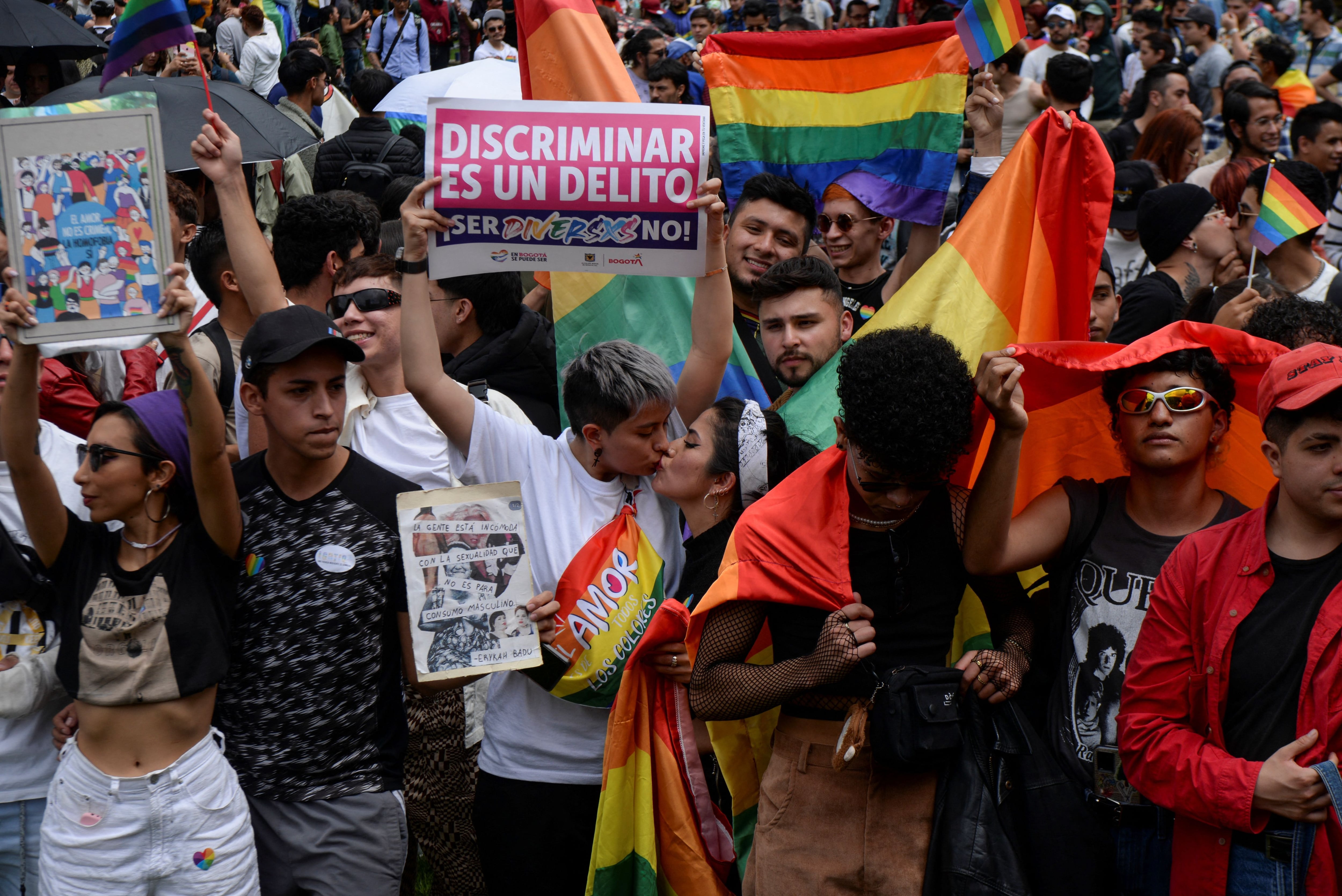 Según el Dane, las cifras de personas que aseguraron estar dentro de a población LGBTIQ+ o de otras Orientaciones Sexuales e Identidades de Género No Hegemónicas se modifican según el sector del país