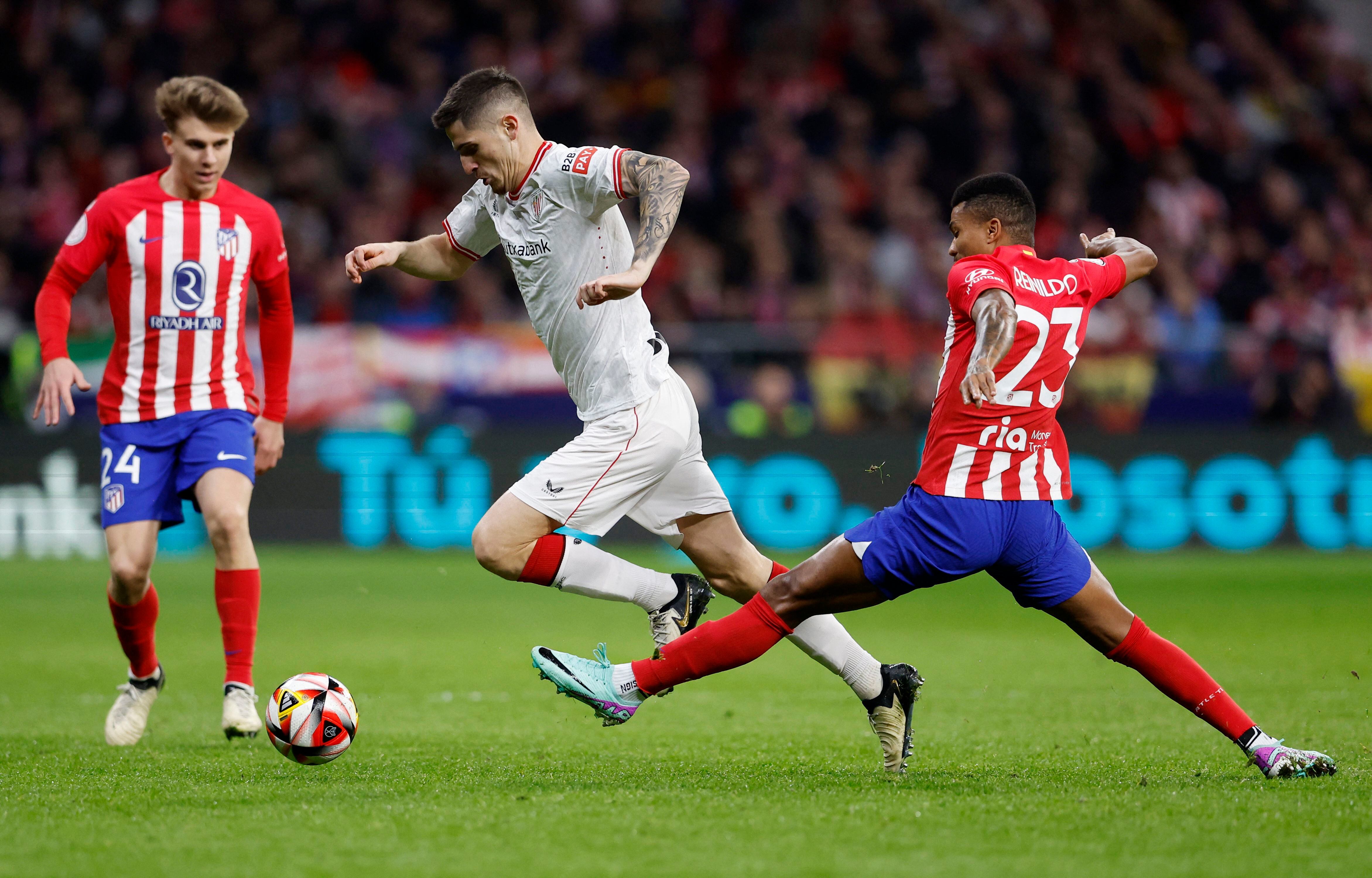 Reinildo y Sancet durante el partido de semifinales de Copa del Rey (REUTERS).