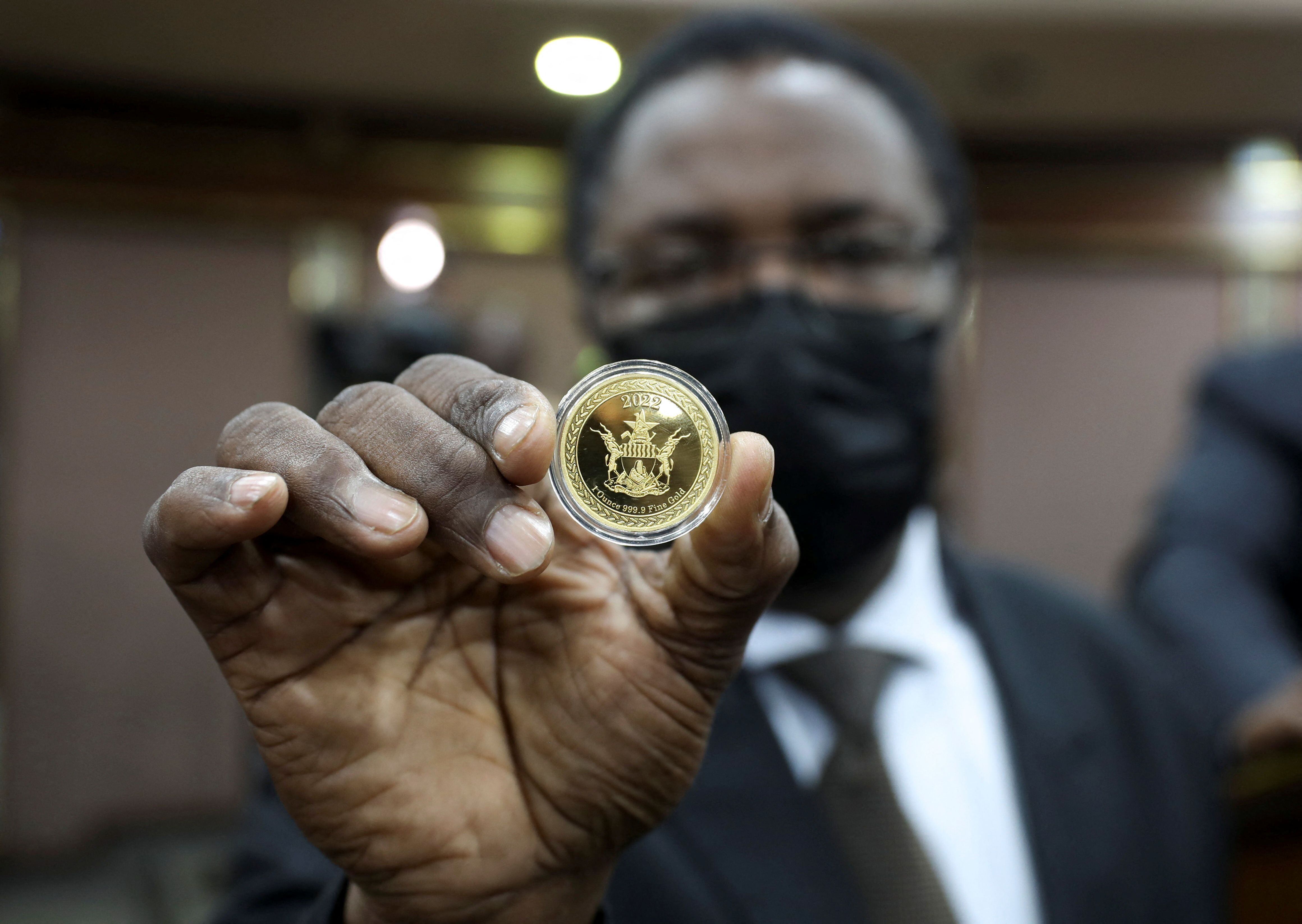 Zimbabwe, productor de oro, apuesta por un criptomoneda respaldada por ese mineral. (REUTERS/Philimon Bulawayo)