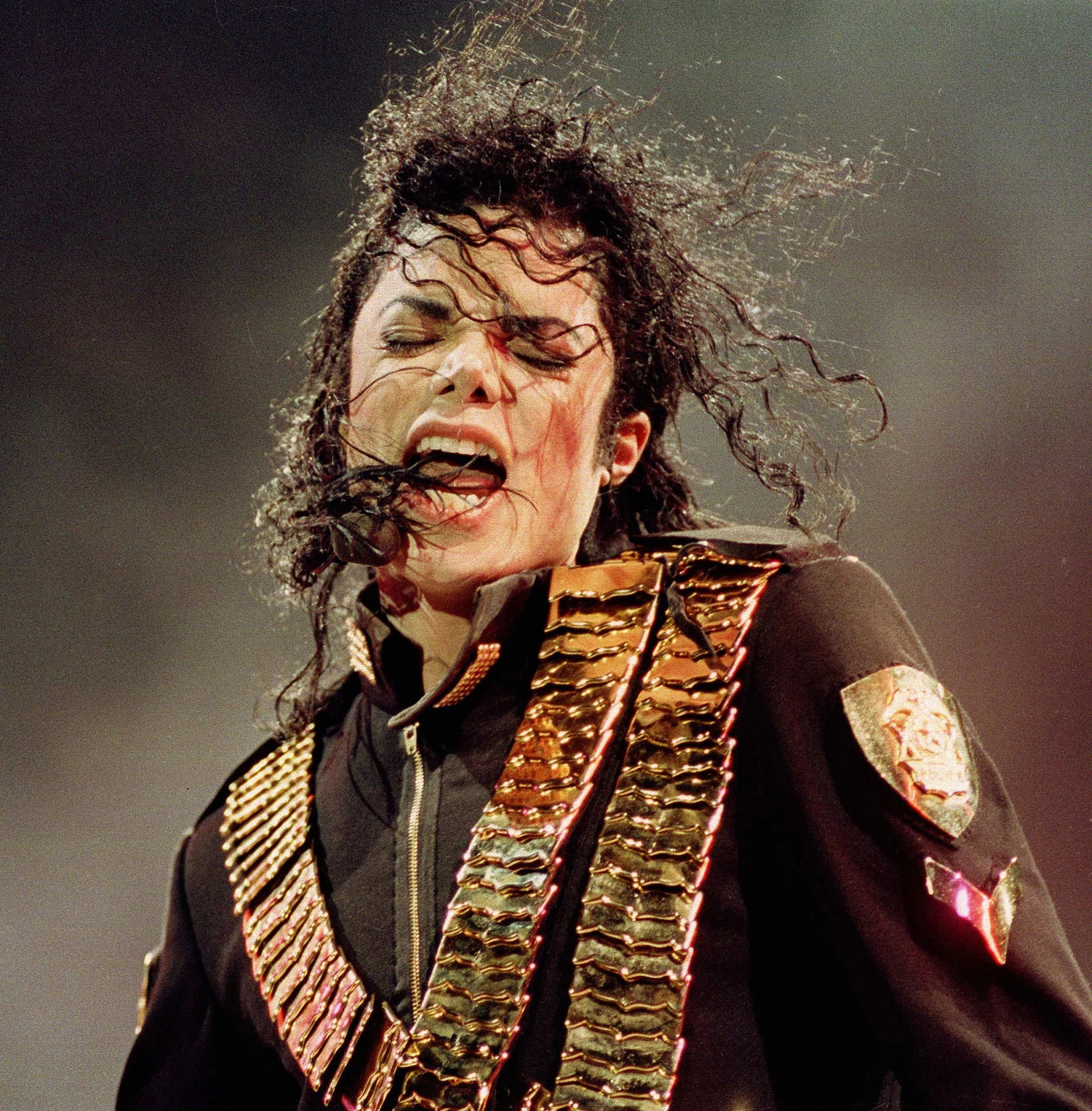 Michael Jackson cantando “Dangerous” en su recital en el National Stadium, Singapore (Agosto de 1993)