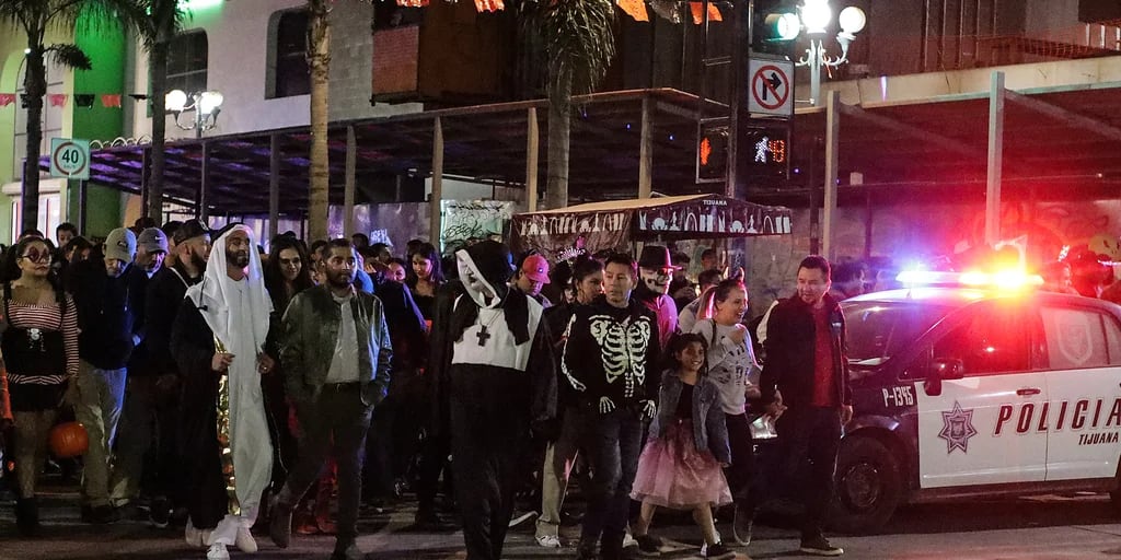 La frontera norte de México celebra un día atrapada entre el Halloween y Día de Muertos