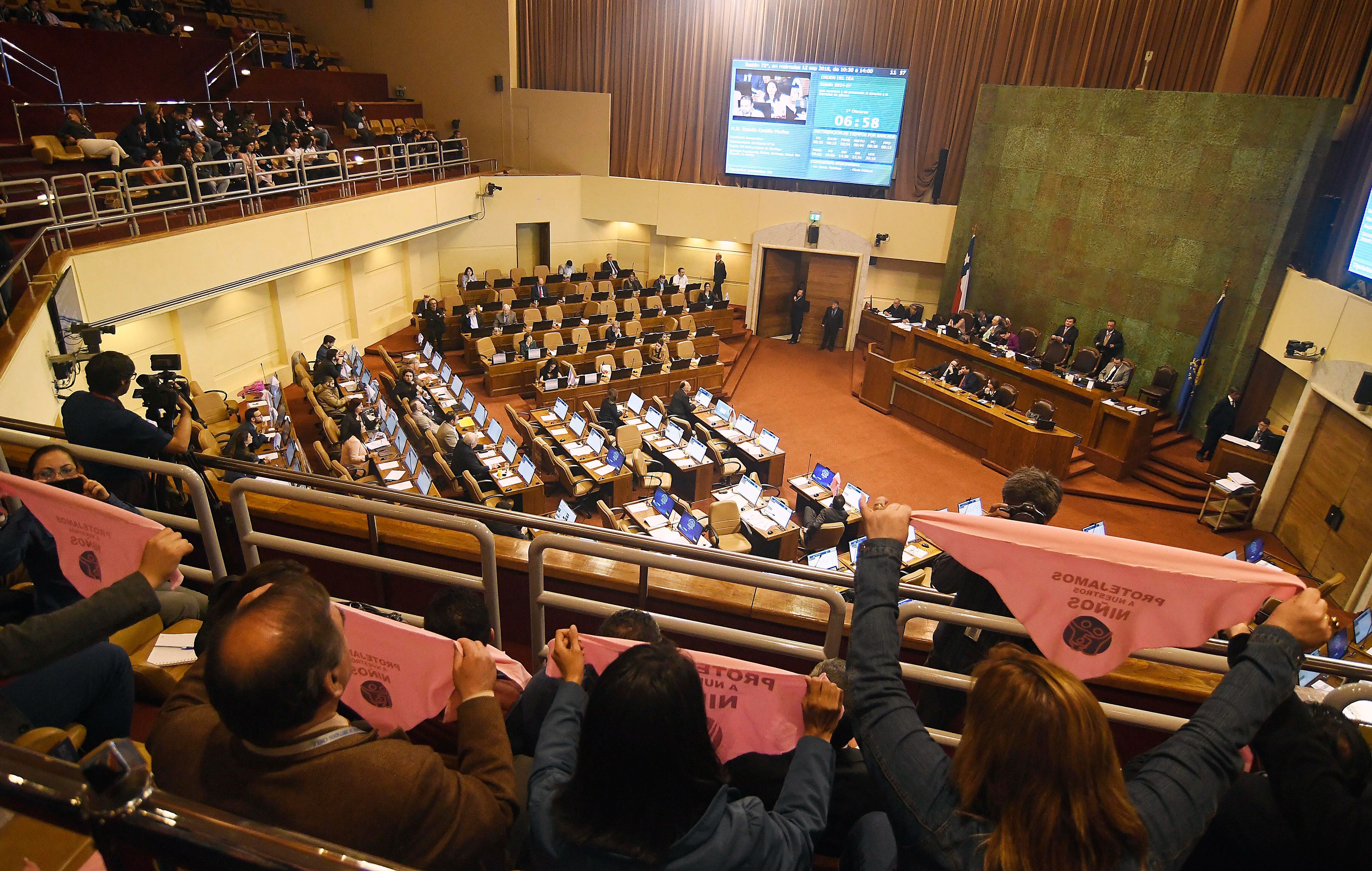 En el Congreso de Valparaíso quedan pendientes las emblemáticas reformas presentadas por el gobierno de Boris para estatizar parcialmente el régimen de jubilaciones y para un Pacto Fiscal.(PABLO OVALLE ISASMENDI/AGENCIA U)
