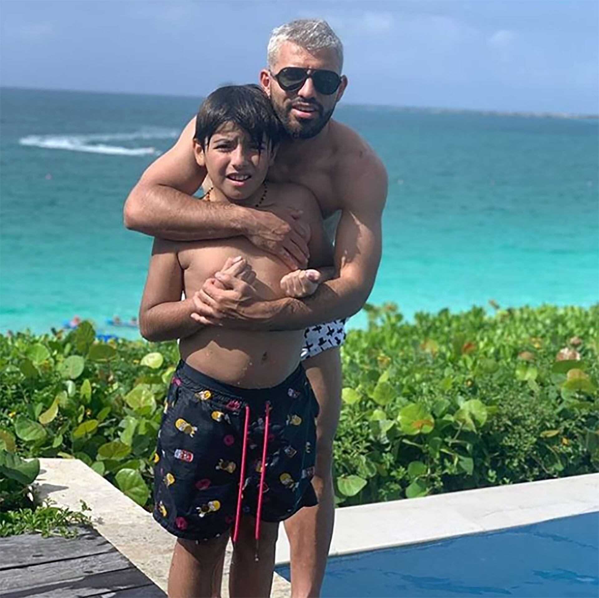 El jugador con su hijo Benjamín (Instagram)