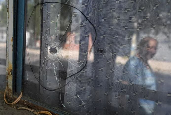 Un agujero de bala en la ventana de una casa en Rosario © Luis Robayo/AFP/Getty Images