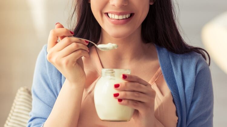 El yogurt es para comer, nada más; el resto el mito. (iStock)
