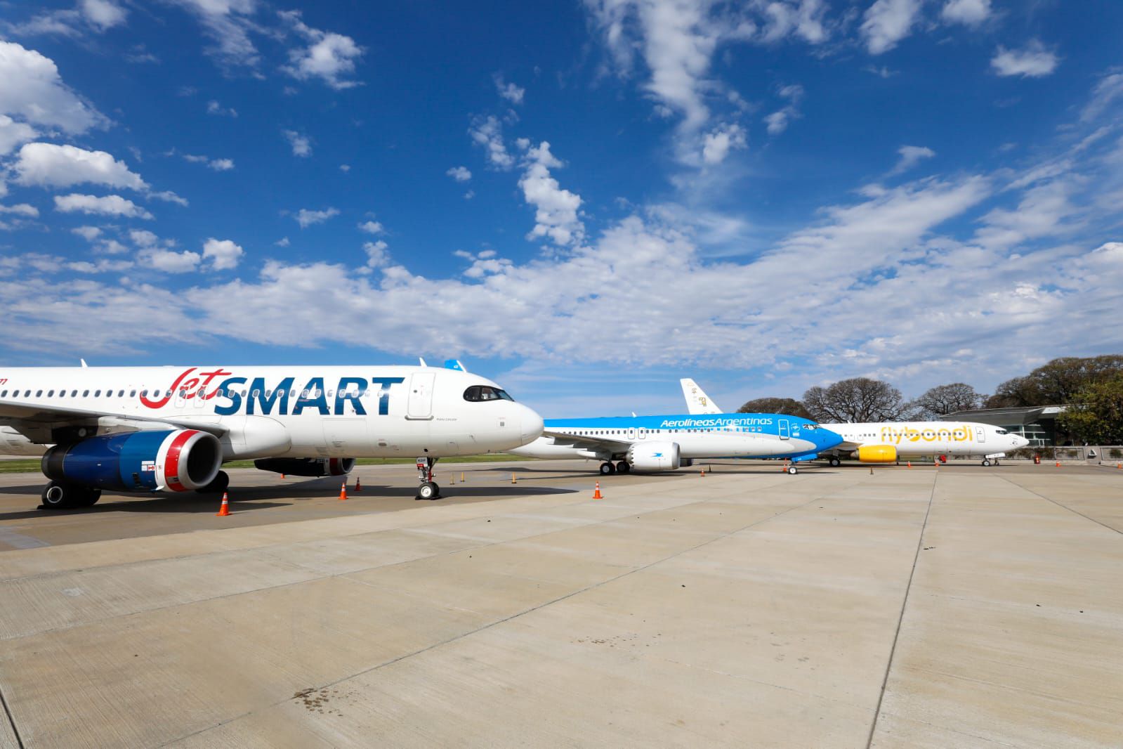 El ministro de Transporte Diego Giuliano presentó nuevas aeronaves junto a los titulares de Aerolíneas Argentinas, Flybondi y Jetsmart