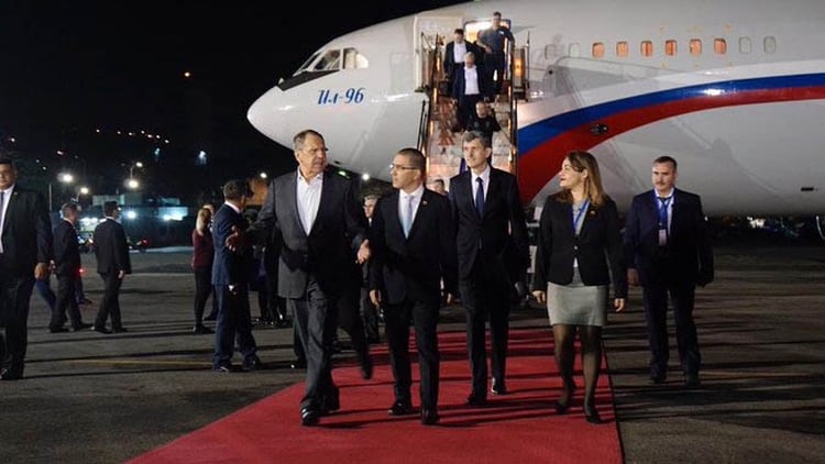 Lavrov es recibido por Jorge Arreaza en el aeropuerto de Maiquetía 