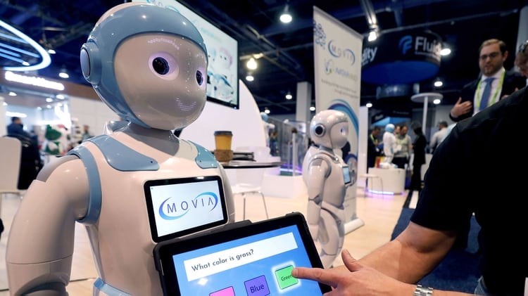 El robot iPal es capaz de bailar y hasta ayudar a los niños con las tareas (Reuters)