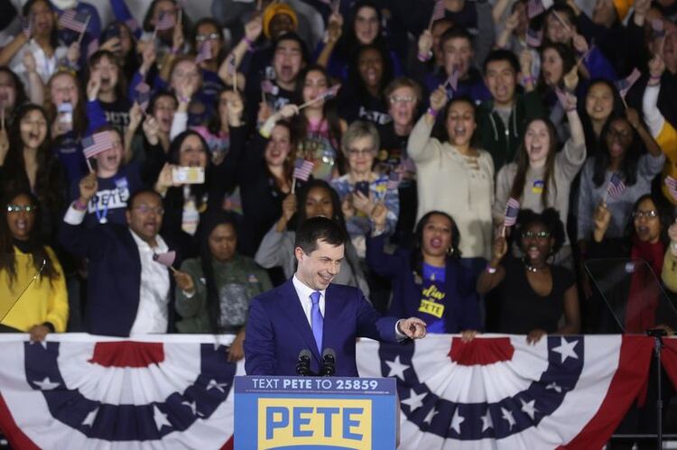 El precandidato demócrata a la presidencia de EEUU Pete Buttigieg se dirige a partidarios en un mitin en la Universidad Drake, en Des Moines. 3 de febrero de 2020. REUTERS/Jonathan Ernst