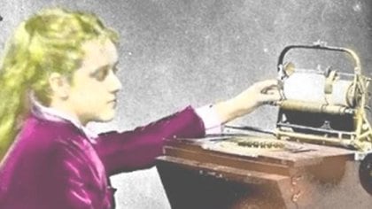 El 23 de junio de 1873, Lilian Sholes utilizó por primera vez la máquina que inventó su padre para demostrar su eficacia y darle uso comercial