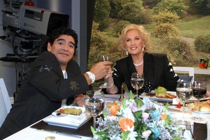 En 2005, con Diego Maradona como invitado a su programa (Télam)
